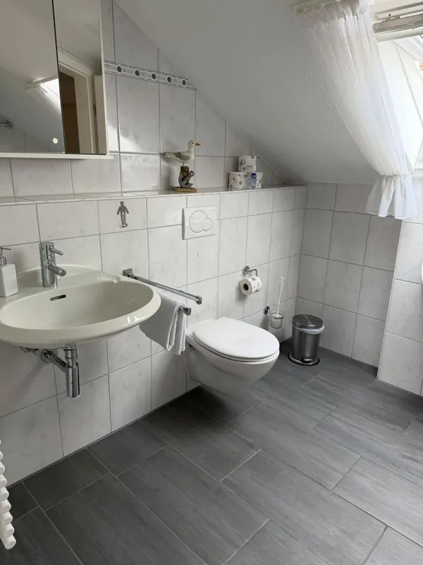 Gästebad mit Waschbecken